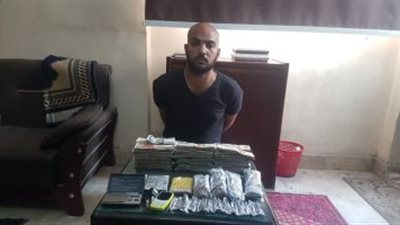 القبض على متهم بحوزته كيلو حشيش بالبساتين