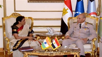 وزير الدفاع والإنتاج الحربي يستقبل وزيرة دفاع الهند