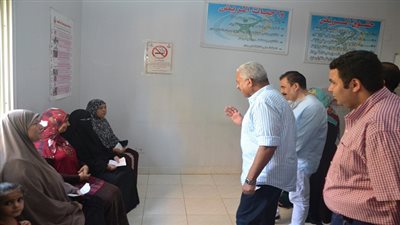 محافظ السويس يشدد علي تواجد الأطباء في الفترة المسائية 