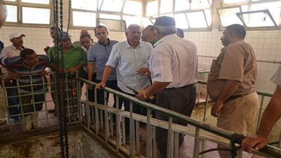 محافظ السويس يتابع رصف الطرق ويشدد على الانتهاء من تطوير محطة ابو عارف