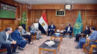 محافظ القليوبية يستقبل لجنة من جهاز مشروعات الخدمة الوطنية بالقوات المسلحة لإنشاء مشروعات بالمحافظة