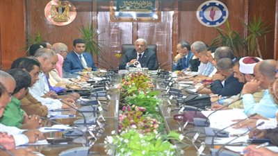تعرف على تكليفات محافظ السويس فى اجتماع له بالمجلس التنفيذى
