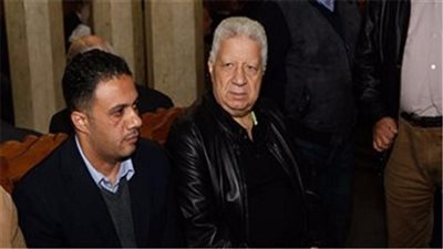 مرتضى منصور يستقبل المعزين في حازم ياسين