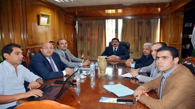 محافظ القليوبية يناقش إنشاء مشروع على غرار شارع مصر بمنطقة الفلل ببنها