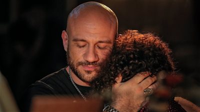 أحمد مكي مؤلف ومخرج لفيلمه الجديد 