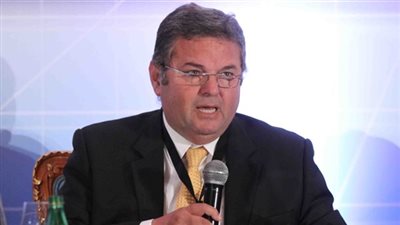 وزير قطاع الاعمال.. يطمئن عمال سماد طلخا بوجود استشاري عالمي لتقيم المصنع 