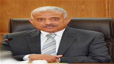 محافظ السويس يناقش الارتقاء بالخدمات الصحية في المحافظة