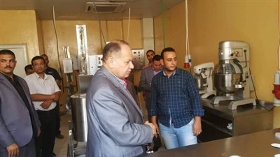 بالصور.. محافظ الفيوم يتفقد عدداً من المصانع والمنشآت بكوم أوشيم