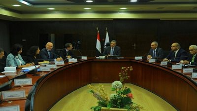 وزير النقل يلتقي وفد وكالة التنمية الفرنسية بالقاهرة (AFD) وبنك الاستثمار الأوروبي (EIB)