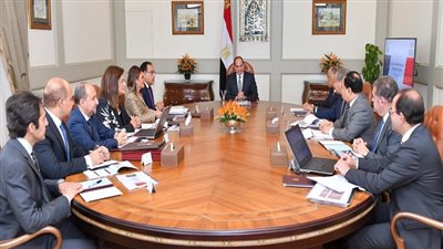 الرئيس السيسي يجتمع مع المجموعة الوزارية الاقتصادية