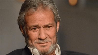 حكاية فاروق الفيشاوي مع السرطان.. صور هذا الفيلم وهو مصاب بالمرض.. ونجوم الفن 