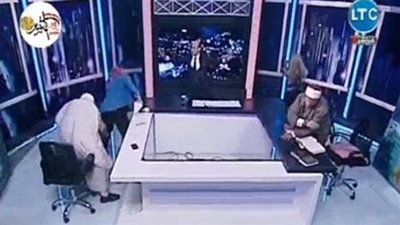 مشادة كلامية وتراشق بالألفاظ بين داعيين في 