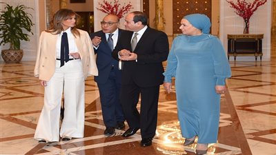 الرئيس السيسي وقرينته يستقبلان قرينة رئيس الولايات المتحدة الأمريكية 