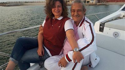 زواج أم نزهة لدعم الفنان؟.. حكاية صور فاروق الفيشاوي وإلهام شاهين.. وهذه حقيقة عقد قرانهم 