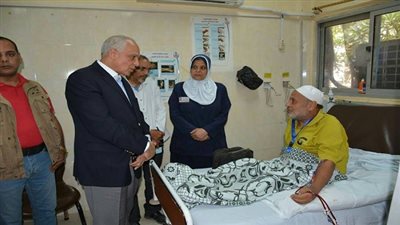 جولة مفاجئة لمحافظ الجيزة بمستشفتى إمبابة والتحرير العام