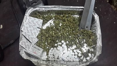 إحباط محاولة تهريب أقراص ومواد مخدرة لأحد المحتجزين بالقسم 