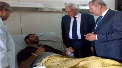 بالصور.. محافظ الدقهلية يزور مصابي البرامون بالمستشفي العام الجديد بالمنصوره