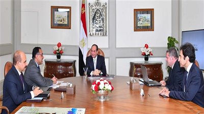الرئيس السيسي يلتقي مع رئيس مجلس الوزراء ووزير قطاع الأعمال العام