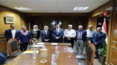 مرزوق يجتمع باعضاء اللجنة المشكلة من نقابة المهندسين لعرض تقرير عن حالة المنزل المتصدع بقرية الشوبك بشبين القناطر