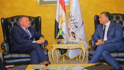وزير النقل يلتقي سفير السويد لبحث سبل التعاون في مجالات النقل المختلفة