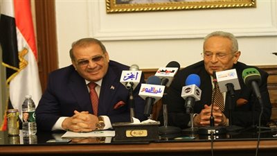 راتب يهدي أبناء الوفد 10 منح دراسية بجامعة سيناء