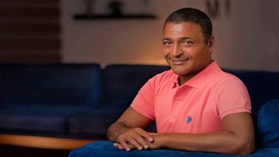 تعرف على هدية حميد الشاعرى لعمرو دياب فى عيد ميلاده