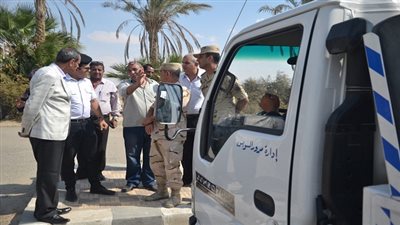 بالصور.. مساعد قائد الجيش يطمئن علي جاهزية معدات السويس  لمواجهة السيول