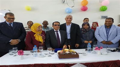 بالصور.. تعليم السويس تحتفل بتكريم وكيل الوزارة لبلوغه سن التقاعد