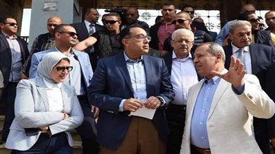 رئيس الوزراء يستمع للمواطنين اثناء زيارته الميدانية بالدقهلية 