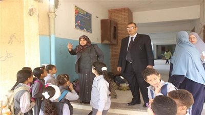 الشاعر تفاجىء مدرسة بالسويس وتقرر خصم 3 ايام من رواتب هيئة التدريس 