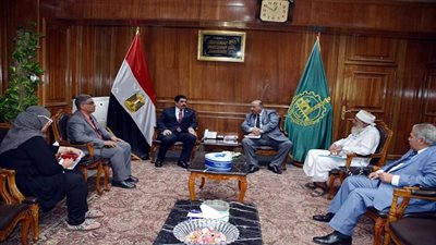 محافظ القليوبية يلتقي رئيس إتحاد الجمعيات الأهلية لمناقشة إقامه ندوات توعوية بالمحافظة