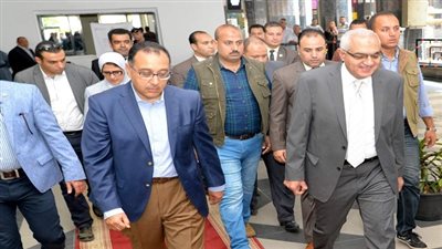 بالصور.. رئيس الوزراء يتفقد مركز التطوير المهنى ومستشفى الأطفال خلال زيارته لجامعة المنصورة 