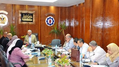 محافظ السويس يلتقى 22 مواطناً في اللقاء الجماهيري الرابع