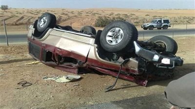 وفاة شخص وإصابة أخر في انقلاب سيارة