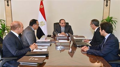 السيسي يجتمع مع رئيس الوزراء ووزير الاتصالات وتكنولوجيا المعلومات