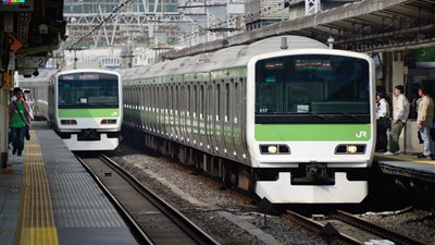 مواطن يقطع أذن ضابط بـ