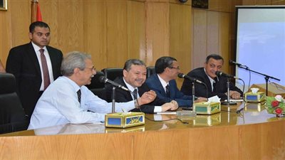 بالصور.. وزير التربية والتعليم: لا مساس بأية حقوق مادية للمعلمين