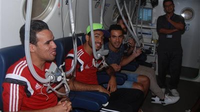 حازم إمام يخضع للعلاج بالدفاع الجوي