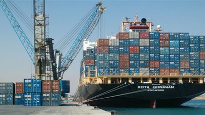 تشغيل ميزان وتزويد ساحات النقل الثقيل بميناء السخنة بعد مصرع سائق