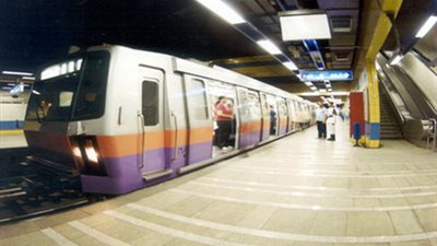 العاملون بالمترو يطالبون وزير النقل بحل أزمة المرتبات