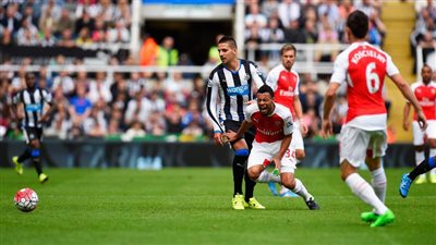 النيران الصديقة تنقذ أرسنال هذا الموسم