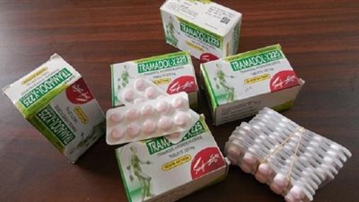 إحباط تهريب 400 قرص 