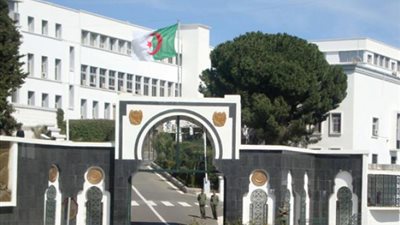 الدفاع الجزائرية تعلن عن مقتل أحد 