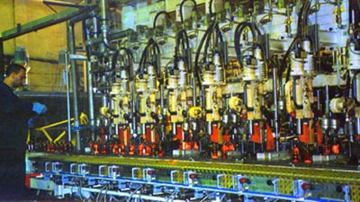 الشرق الأوسط للزجاج تتحول للخسارة في النصف الأول من 2015