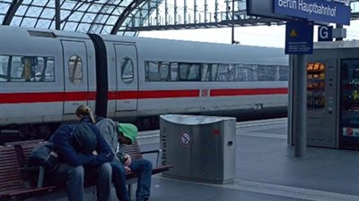 المجر تسمح للمهاجرين بركوب القطارات المتجهة إلى العاصمة النمساوية وألمانيا