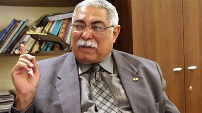 الأزمات تعصف بـ