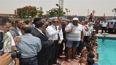 وزير الشباب يتفقد نادي النخيل وصالة هيئة قناة السويس