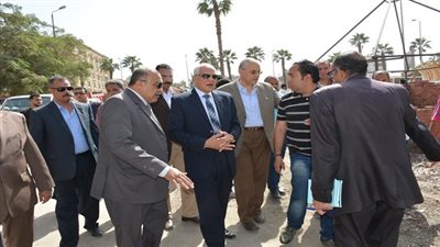 محافظ الجيزة لرئيس حى العمرانية: هات الـ 13 برج المخالفين دول على الارض 