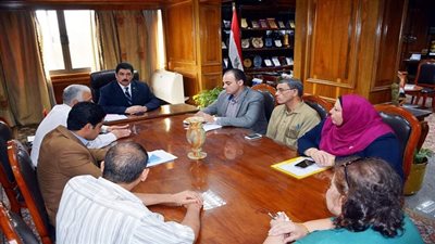 محافظ القليوبية يناقش الاستعدادات لاختيار أفضل مدينة وقرية لترشحهما في المسابقة على مستوى الجمهورية 