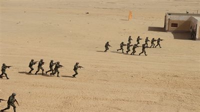 المظلات المصرية والروسية تنفذان عملية إبرار جوى لاقتحام بؤرة إرهابية مسلحة  